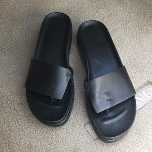 Donald Pliner Fifi Sandle